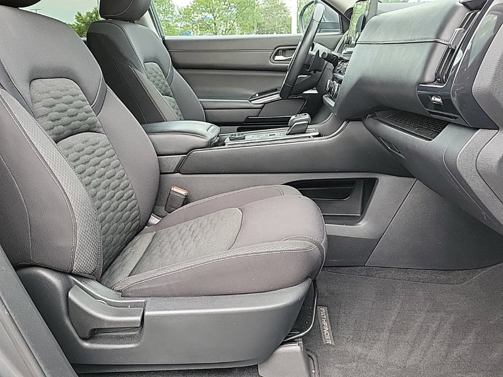 Used 2022 Nissan Pathfinder SV AWD/4WD image 16