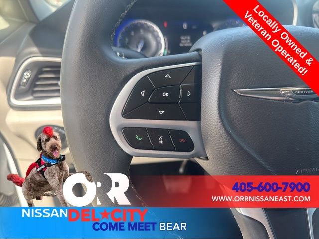 Used 2023 Chrysler Pacifica Touring-L image 18