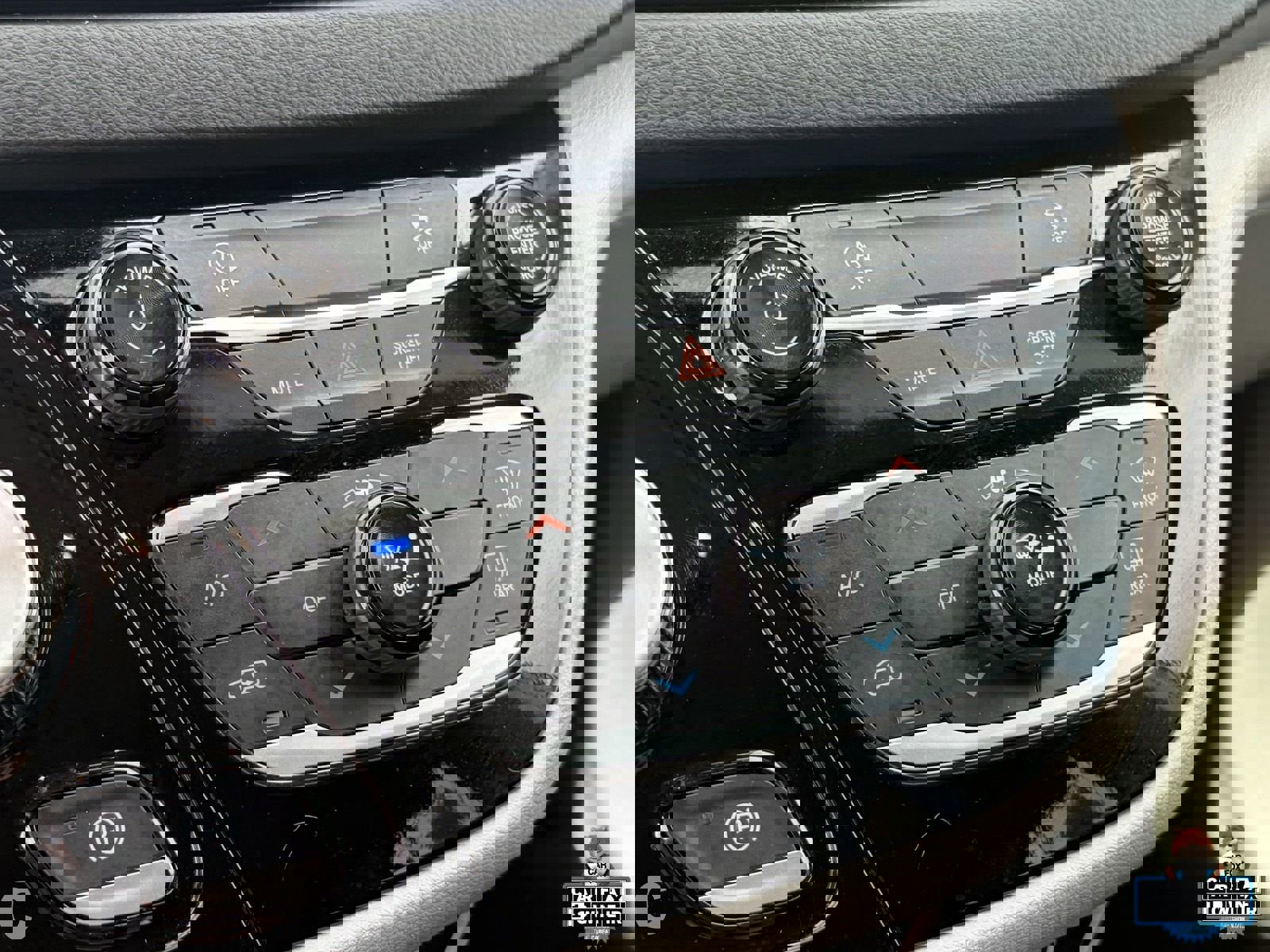 Used 2024 Chrysler Voyager LX image 21