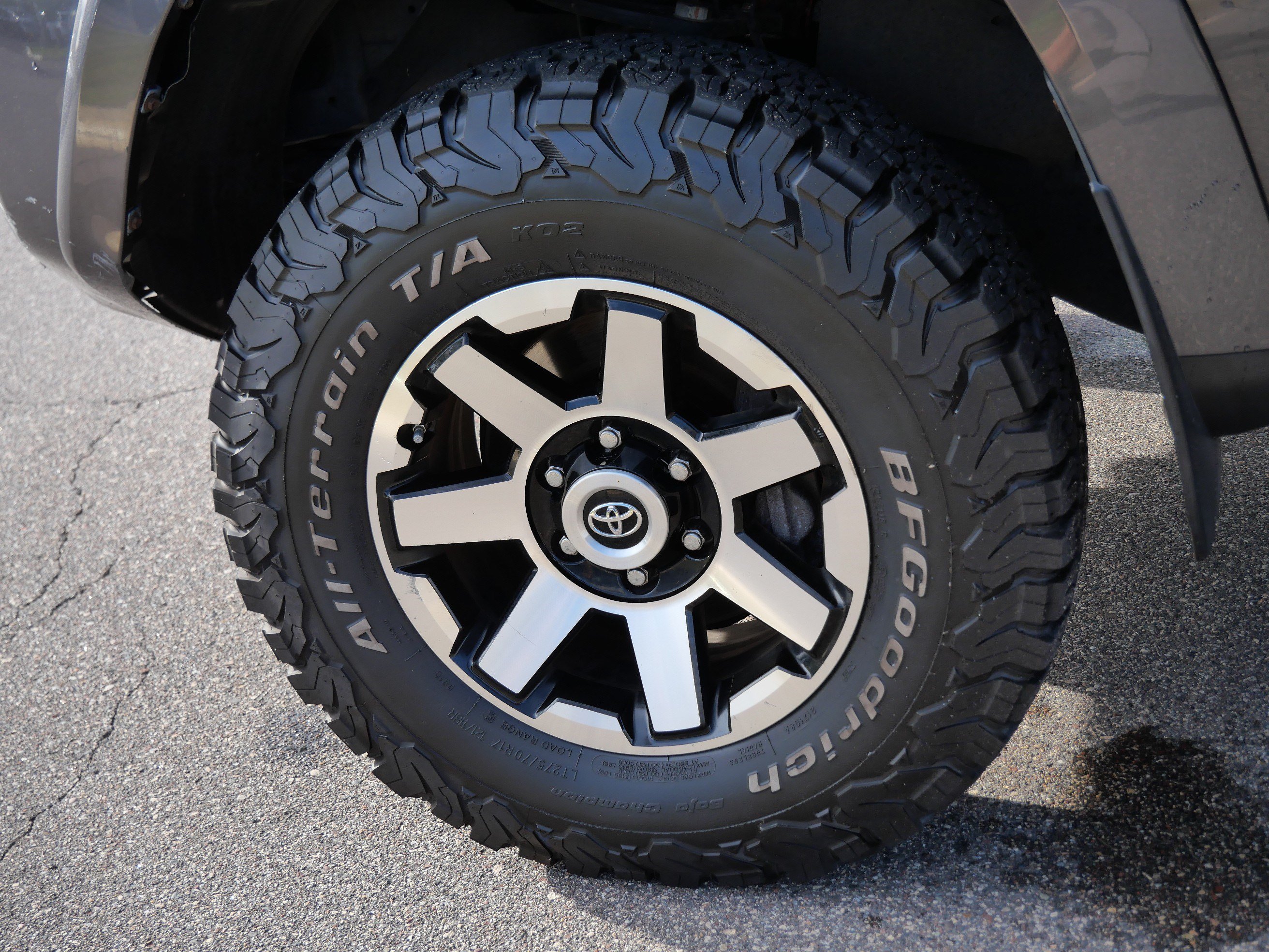 Certified 2018 Toyota 4Runner TRD Off-Road Premium AWD/4WD image 15