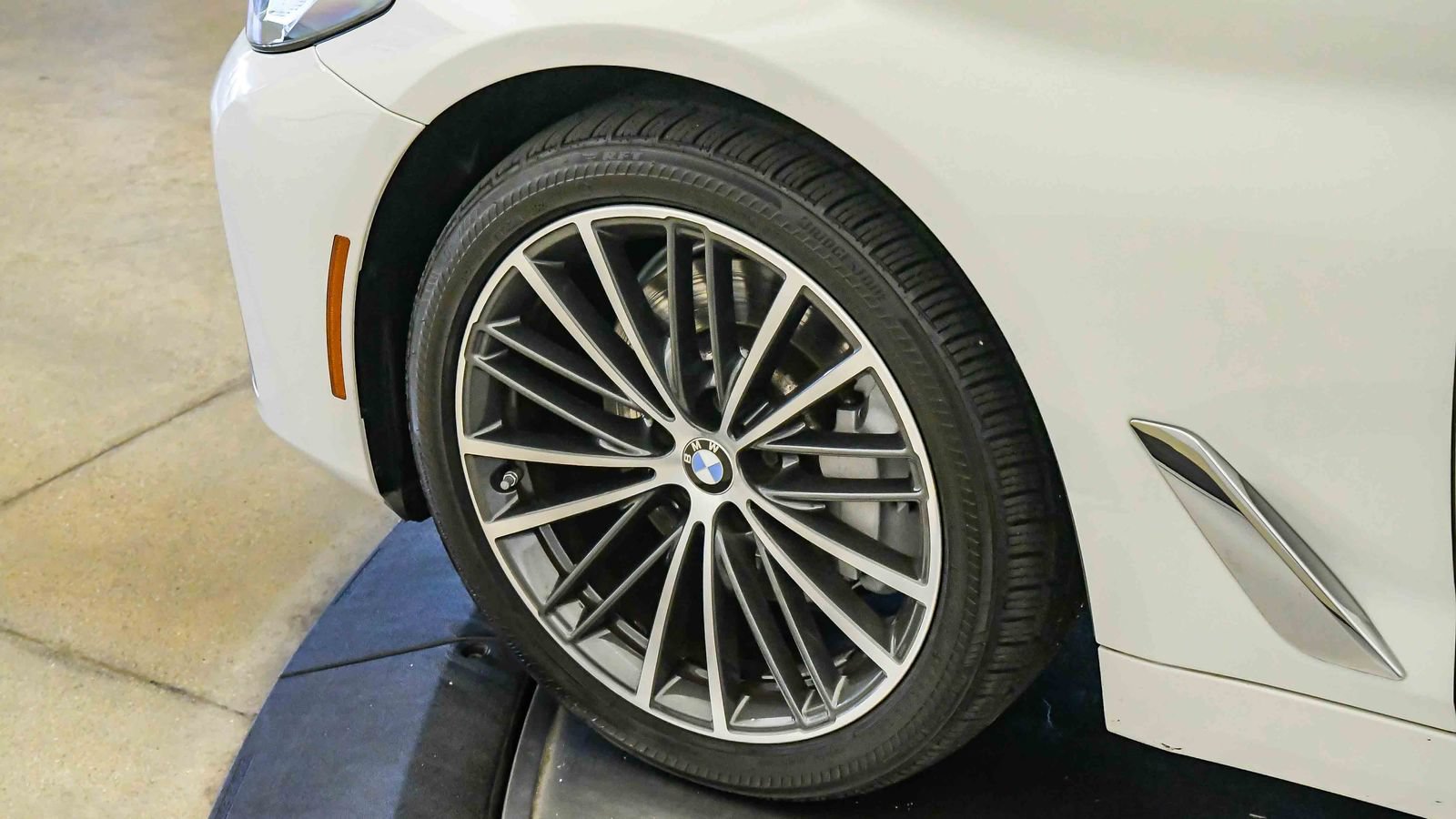 Used 2023 BMW 530i w/ Convenience Package RWD image 10