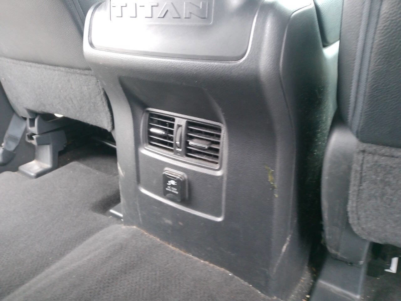 Used 2018 Nissan Titan SL w/ Midnight Edition image 23