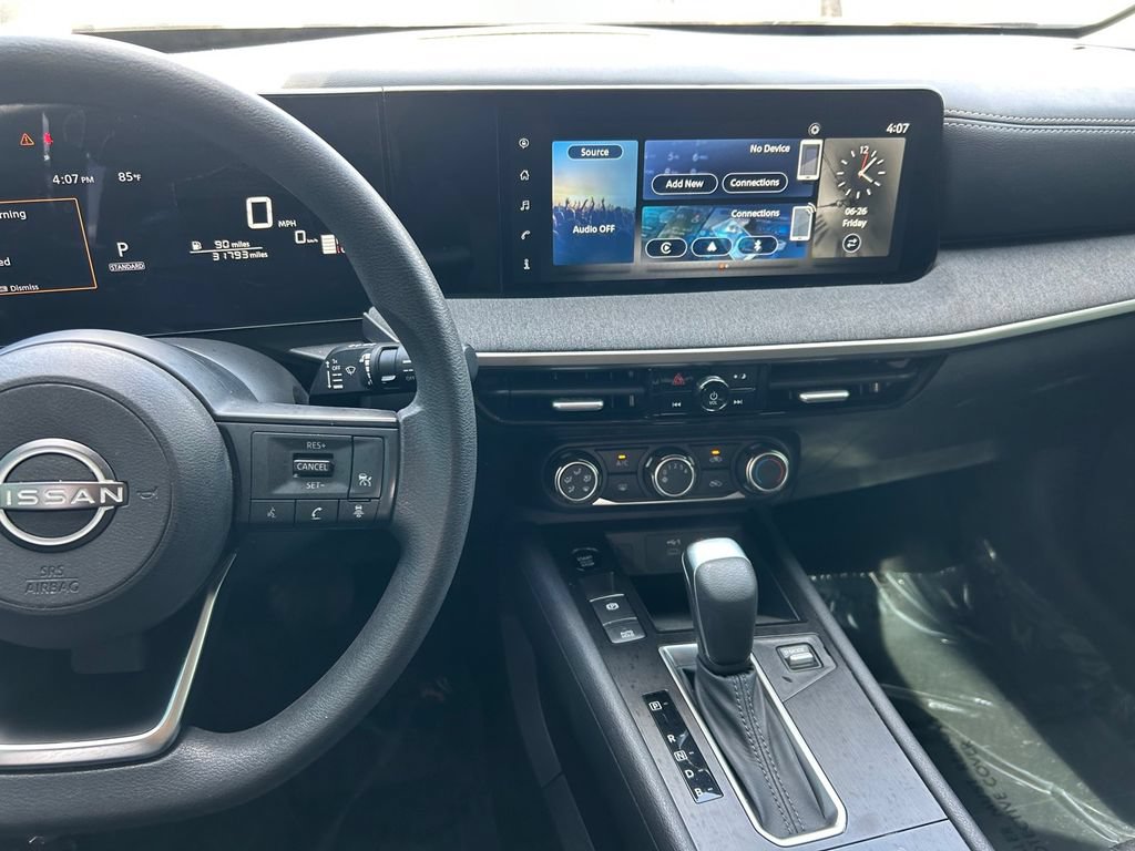 Used 2025 Nissan Kicks SV w/ Charging Package FWD image 16