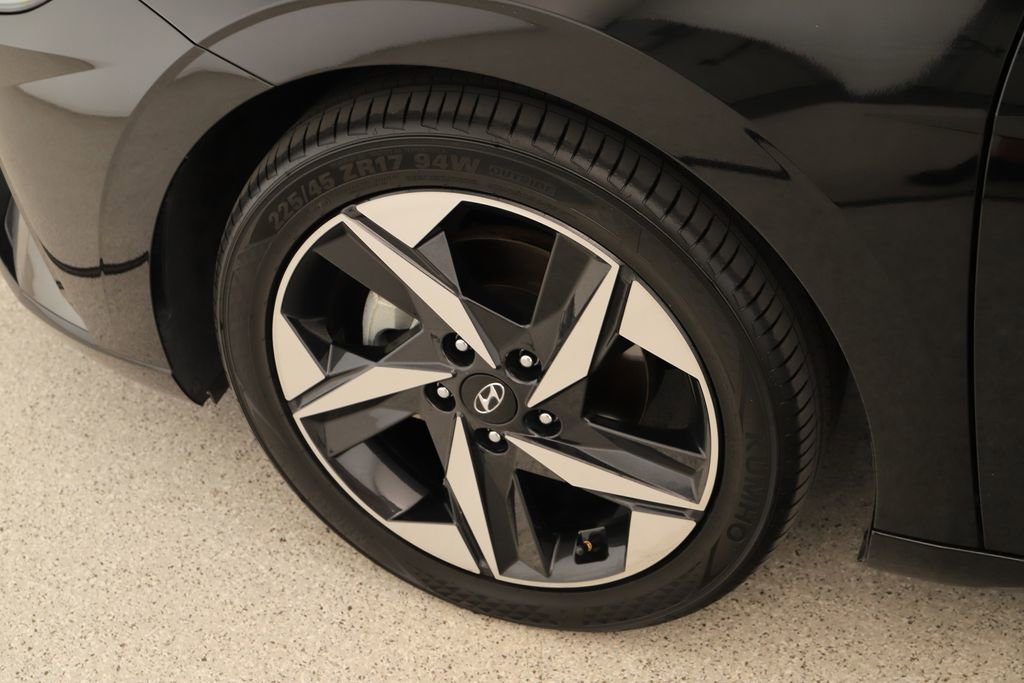 Used 2023 Hyundai Elantra Limited w/ Preferred Accessory Package image 31