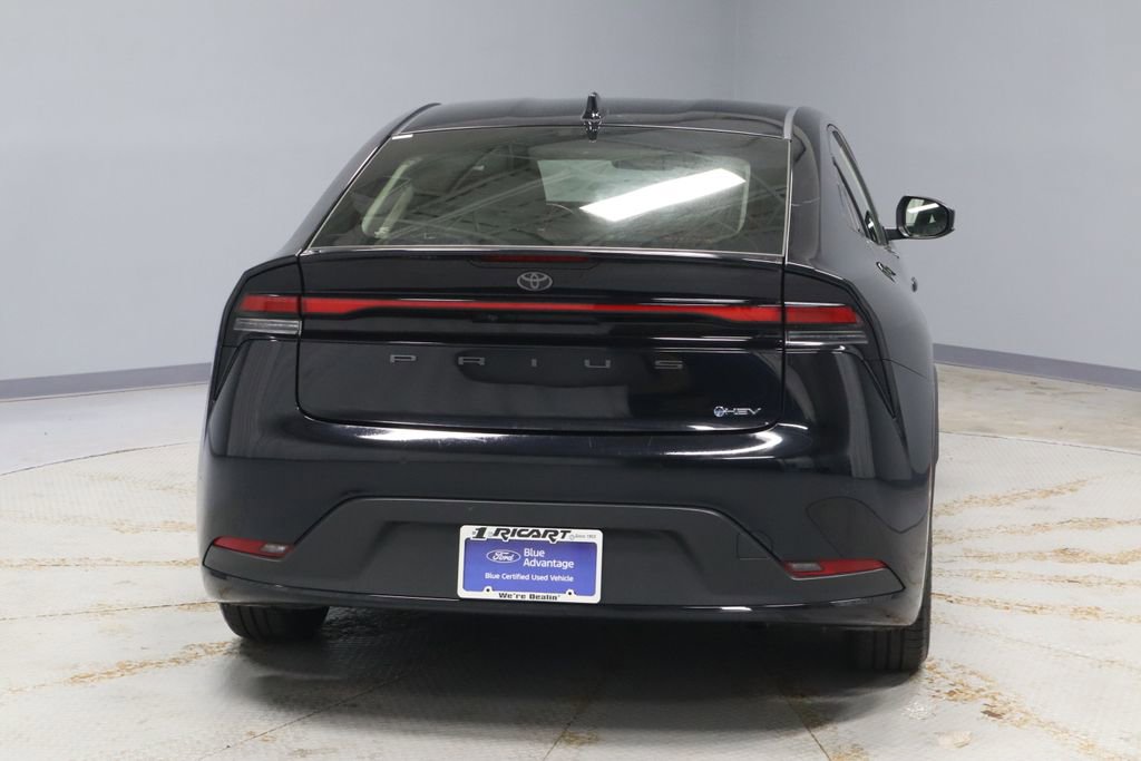 Used 2024 Toyota Prius LE FWD image 9