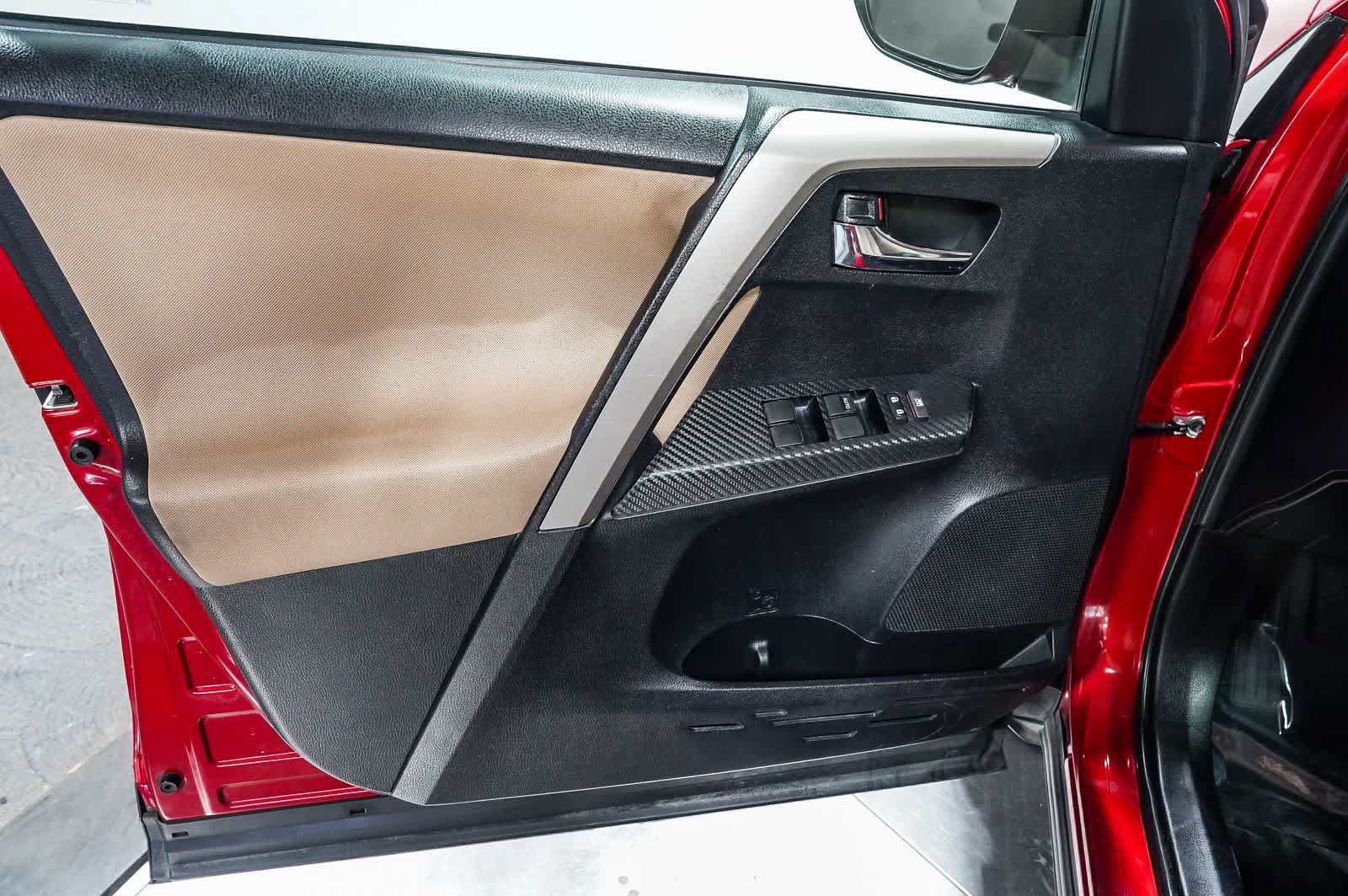 Used 2014 Toyota RAV4 XLE w/ Preferred Accessory Package FWD image 22