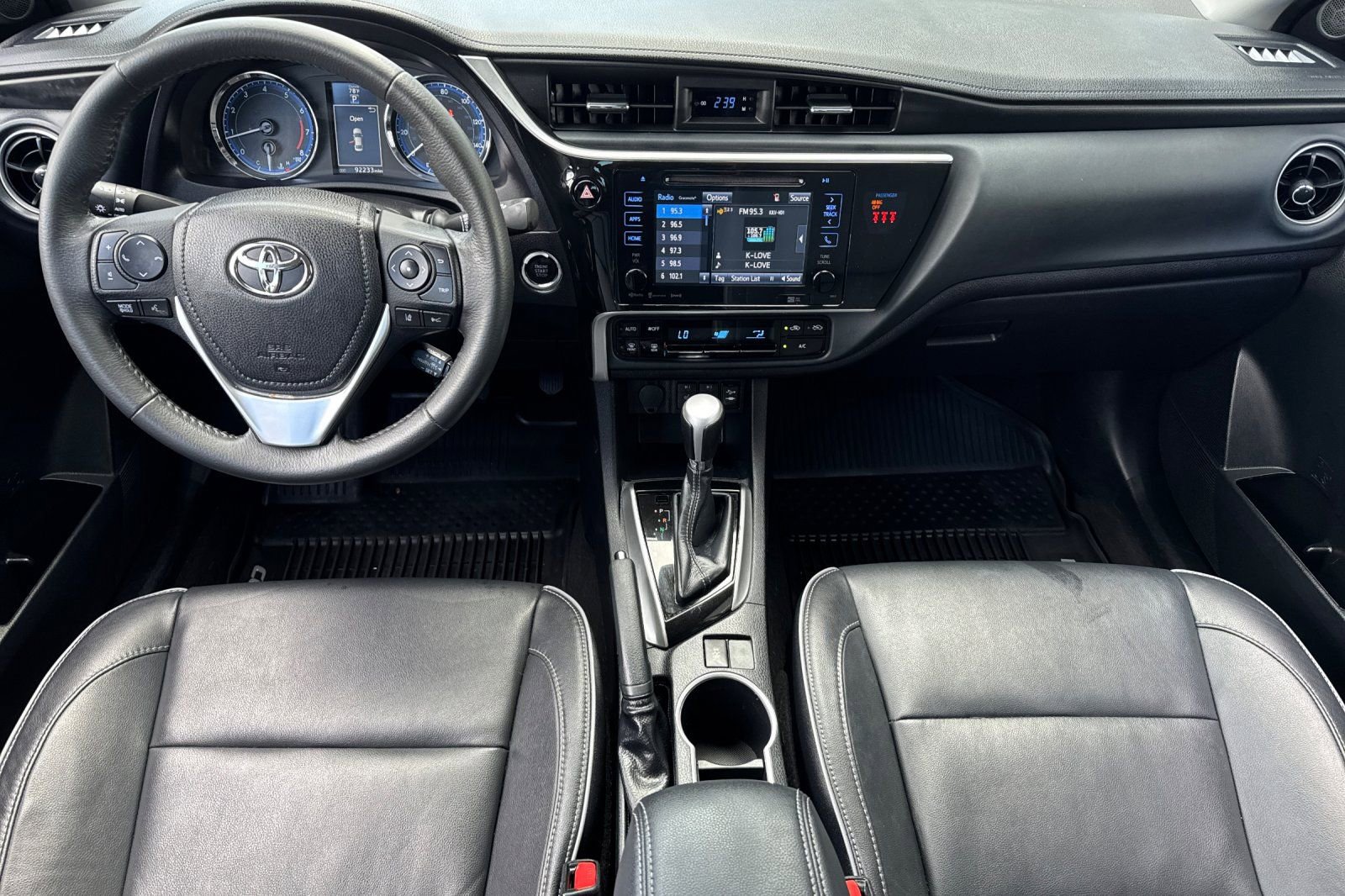 Used 2018 Toyota Corolla XLE image 16
