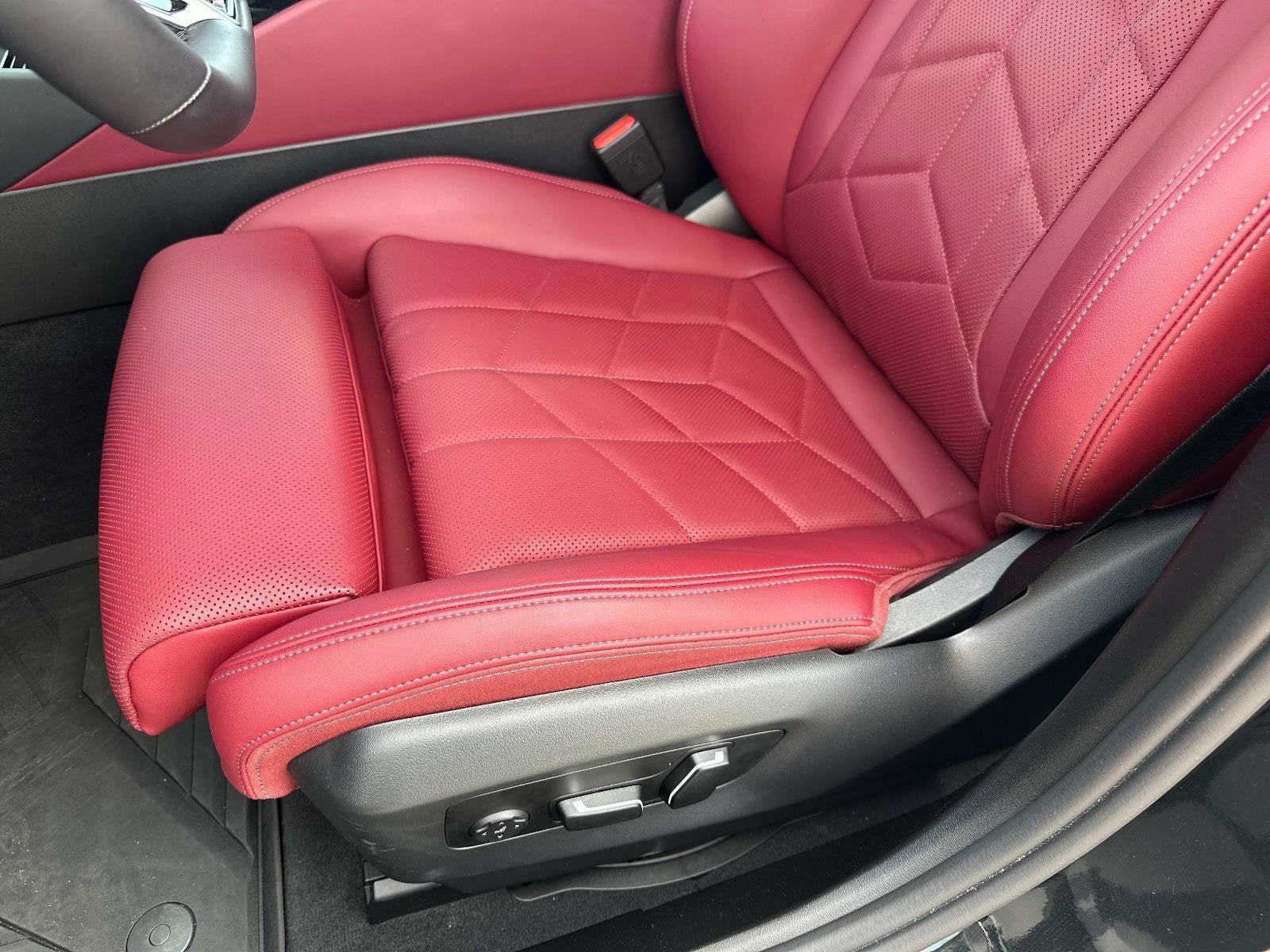 Used 2025 BMW 530i w/ M Sport Package RWD image 18