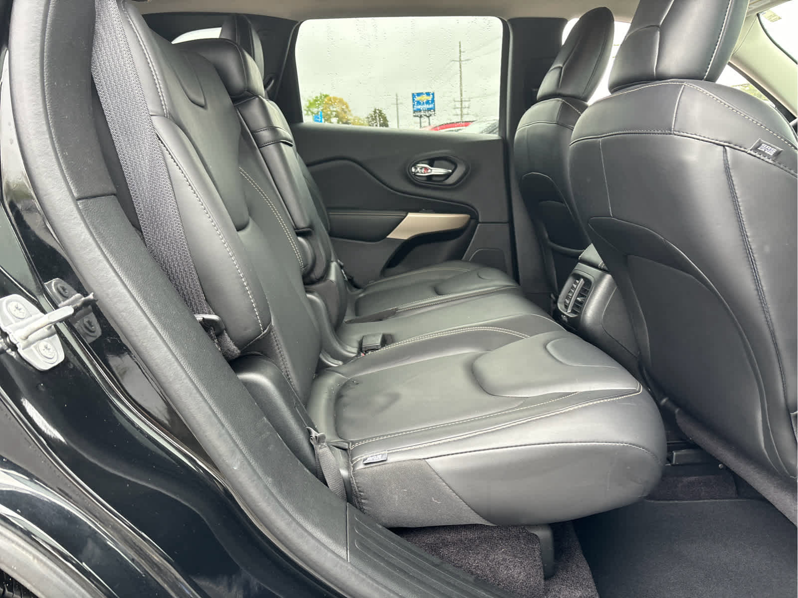 Used 2018 Jeep Cherokee Limited AWD/4WD image 20