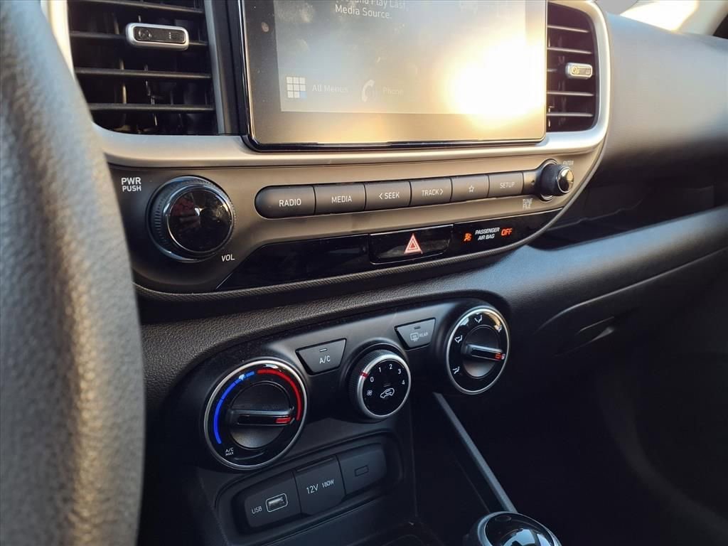 Used 2022 Hyundai Venue SE image 6