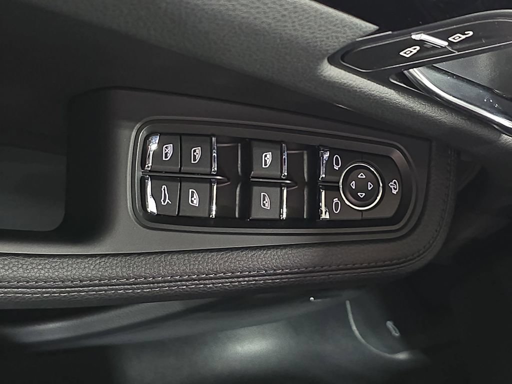 Certified 2026 Porsche Macan AWD/4WD image 21