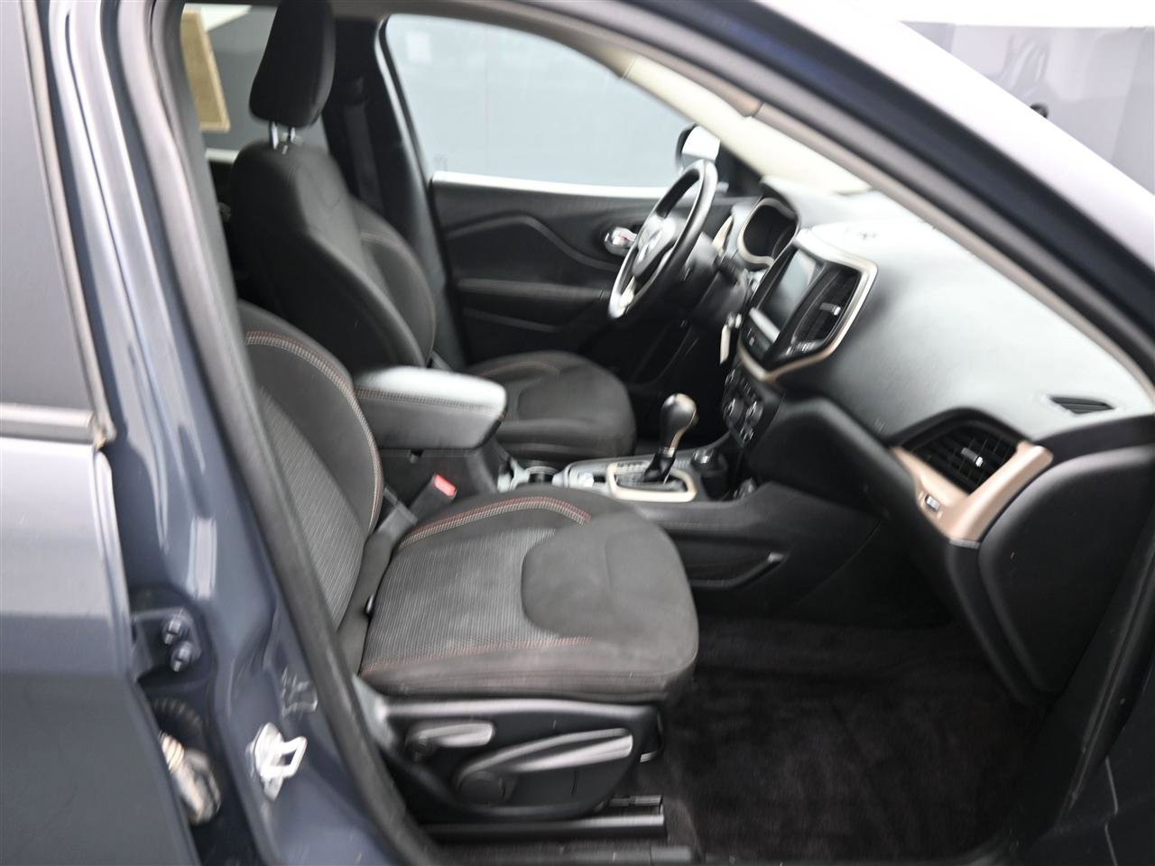 Used 2017 Jeep Cherokee 75th Anniversary image 10