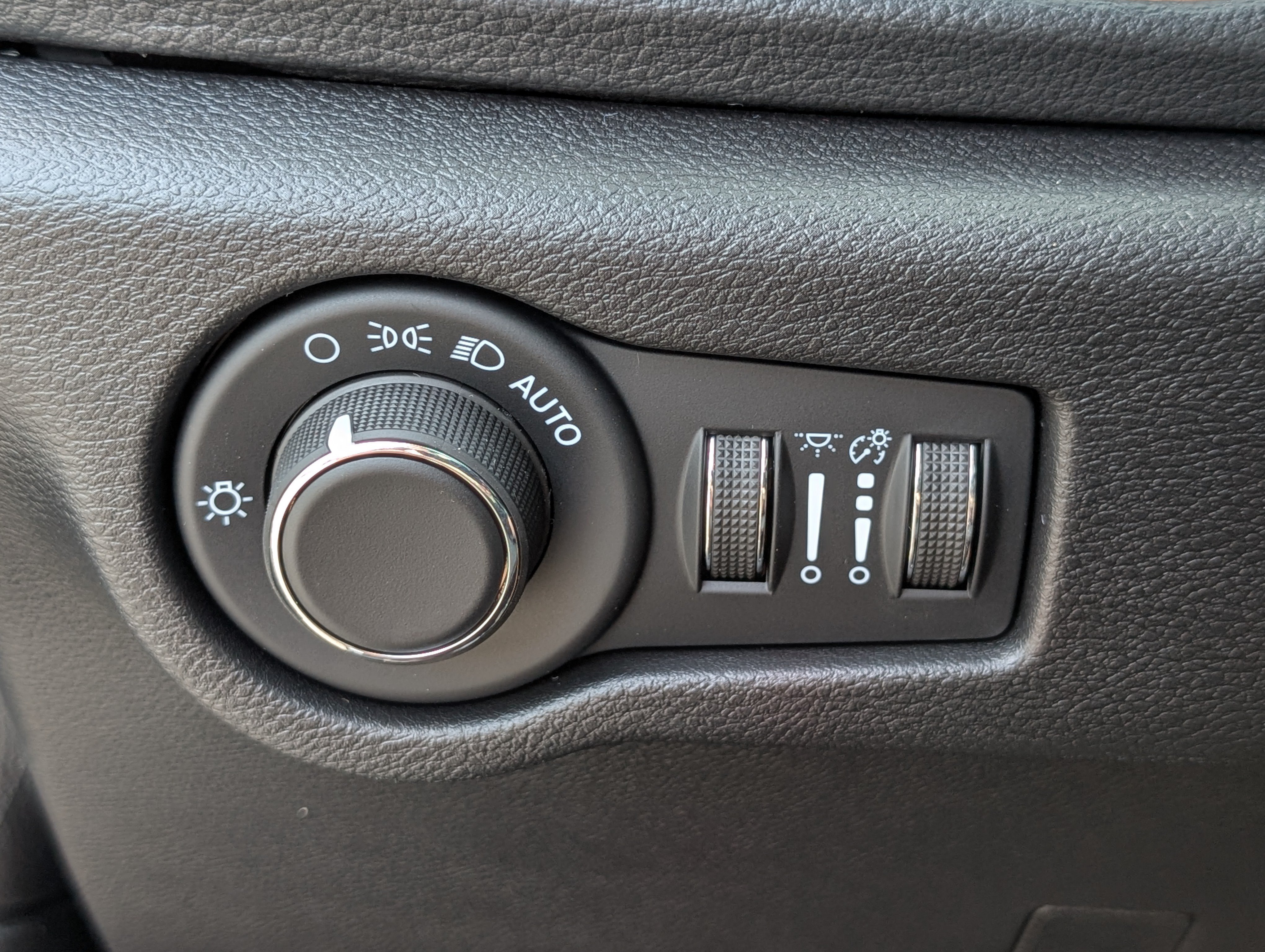 New 2027 Chrysler Pacifica Pinnacle w/ Theater Group AWD/4WD image 26
