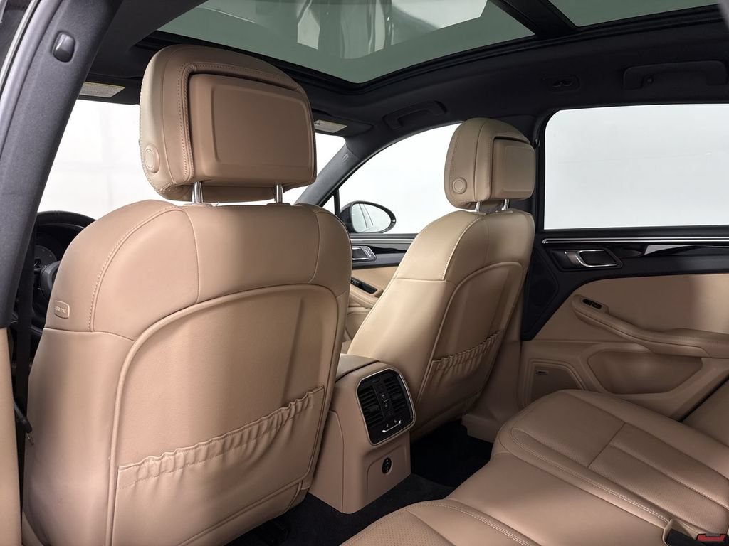 Certified 2022 Porsche Macan S w/ Premium Package Plus AWD/4WD image 25