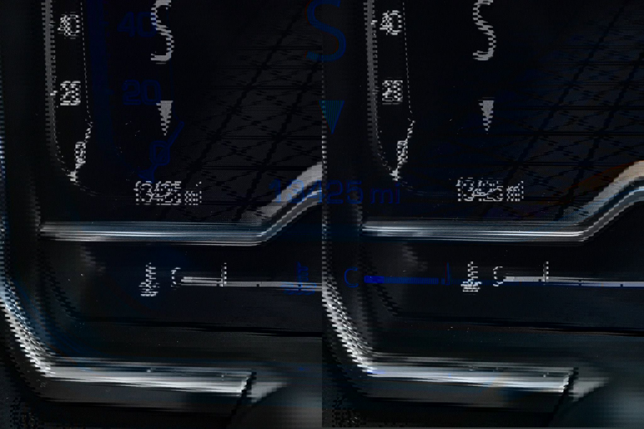 Used 2024 GMC Sierra 1500 AT4 w/ Technology Package image 18