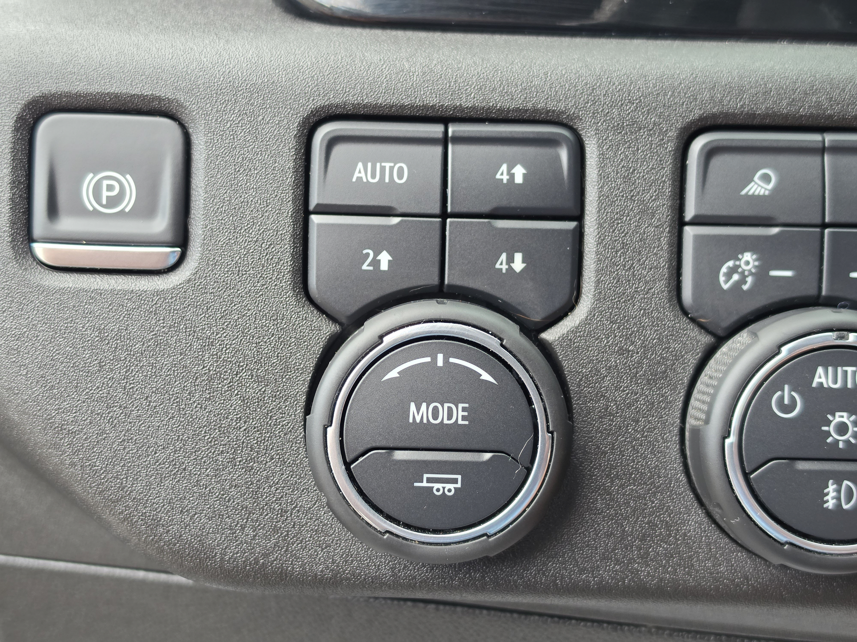 Used 2025 Chevrolet Silverado 1500 RST AWD/4WD image 33