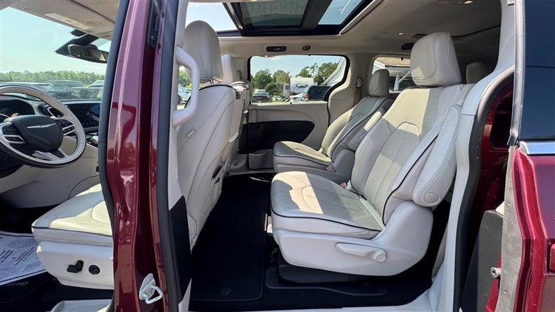Used 2018 Chrysler Pacifica Limited w/ Advanced Safetytec Group FWD image 36