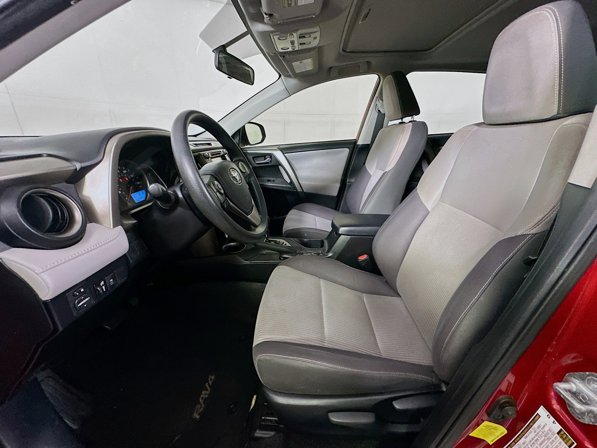 Used 2015 Toyota RAV4 XLE FWD image 13