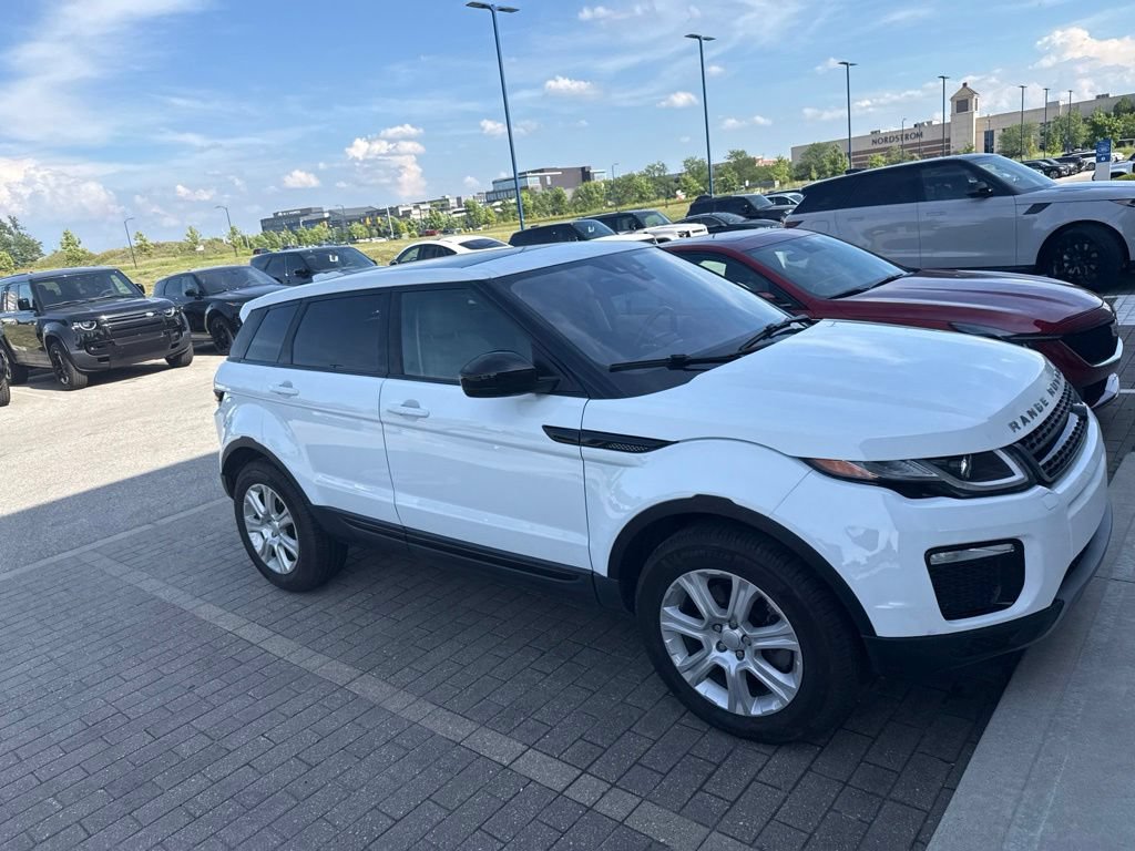 Used 2017 Land Rover Range Rover Evoque SE AWD/4WD image 4