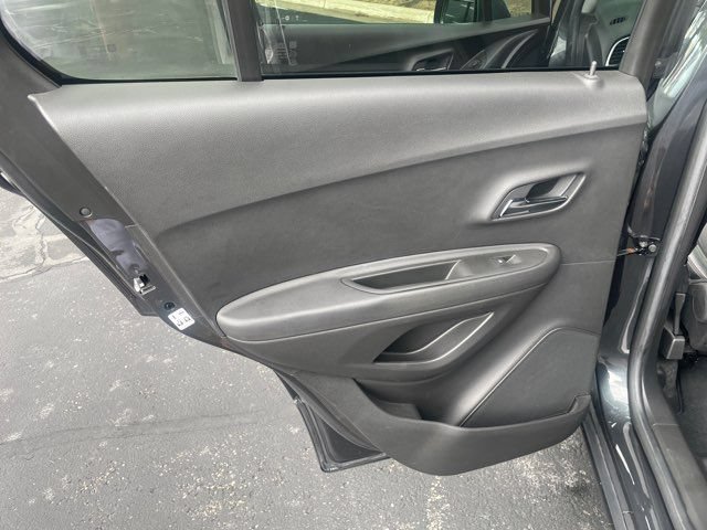 Used 2017 Chevrolet Trax LT w/ LT Convenience Package FWD image 14