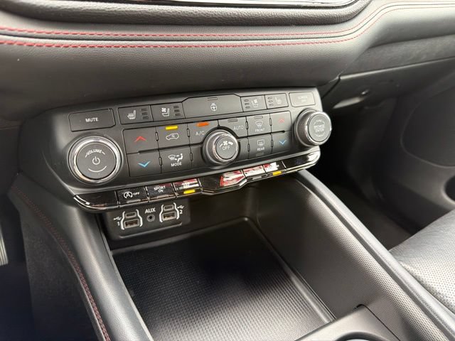 Used 2024 Dodge Durango GT RWD image 19