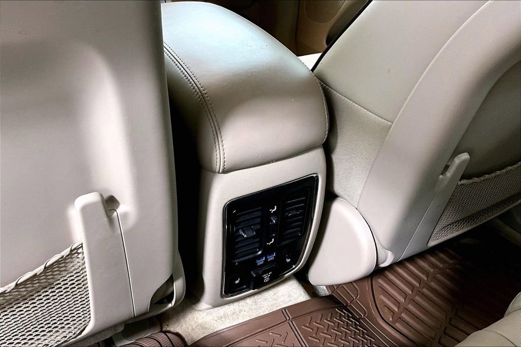 Used 2017 Jeep Grand Cherokee Overland w/ Jeep Active Safety Group image 31