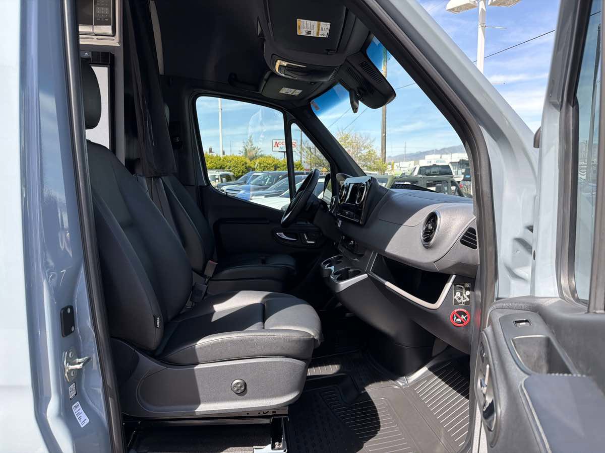 Used 2022 Mercedes-Benz Sprinter 2500 image 11