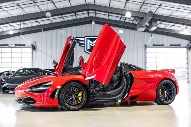 Used 2022 McLaren 720S Performance RWD image 1