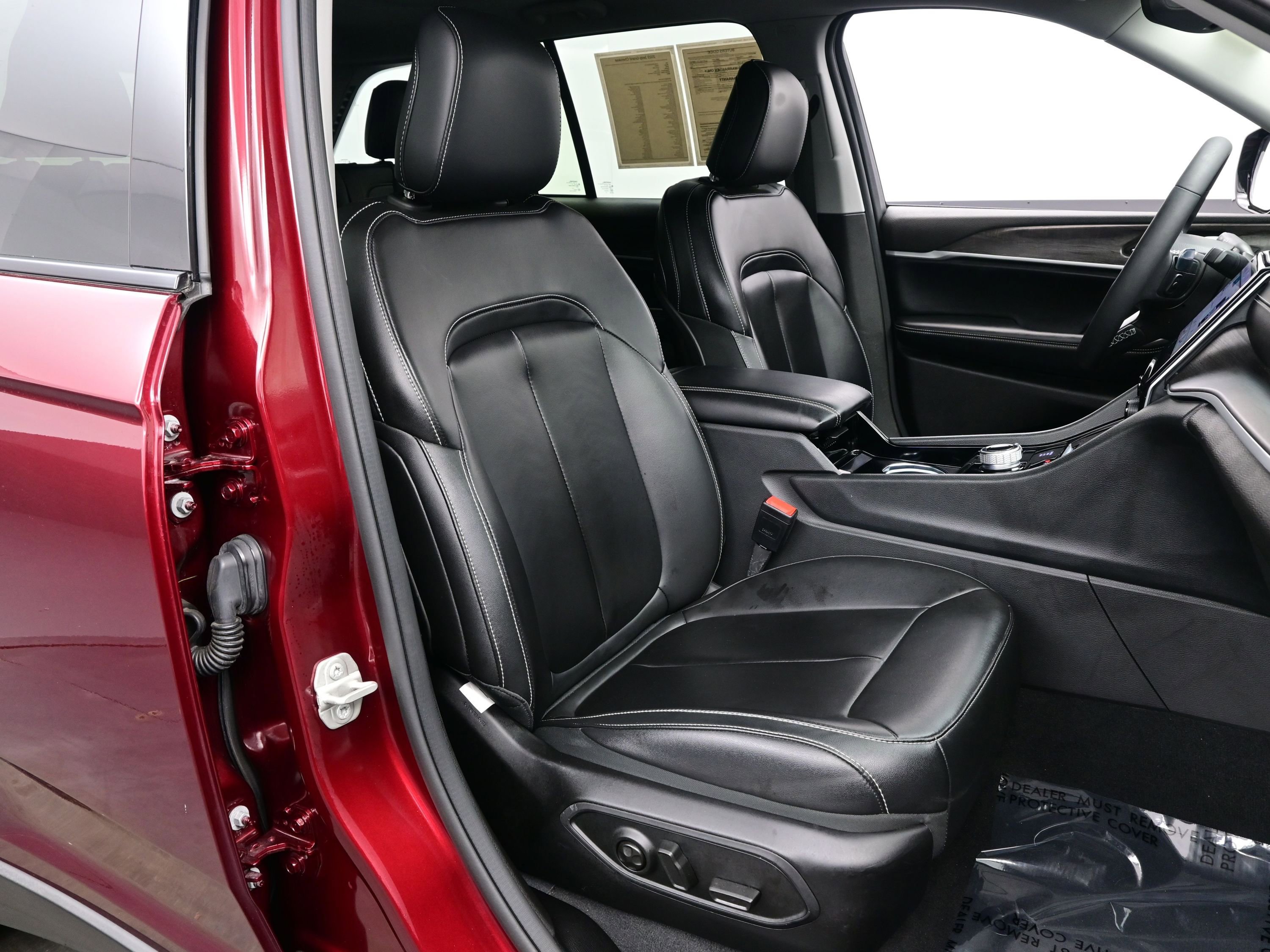 Used 2023 Jeep Grand Cherokee Limited image 14