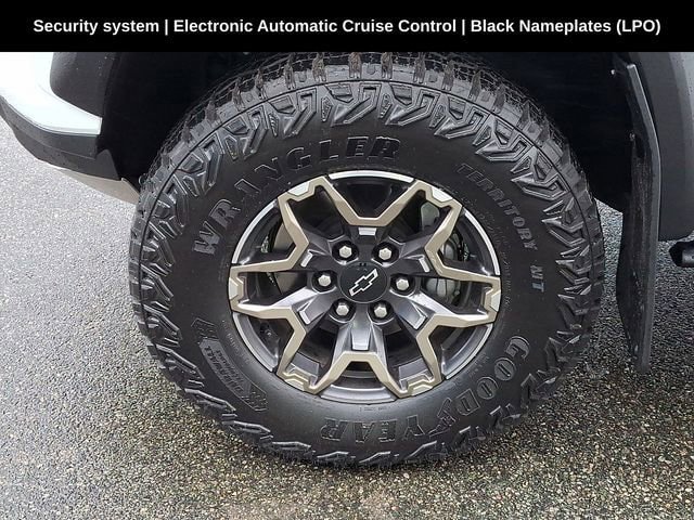 Used 2024 Chevrolet Colorado ZR2 w/ Safety Package AWD/4WD image 18