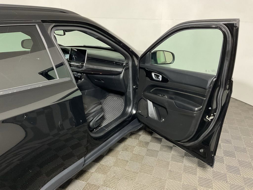 Used 2022 Jeep Compass Altitude w/ Sun and Sound Group image 36