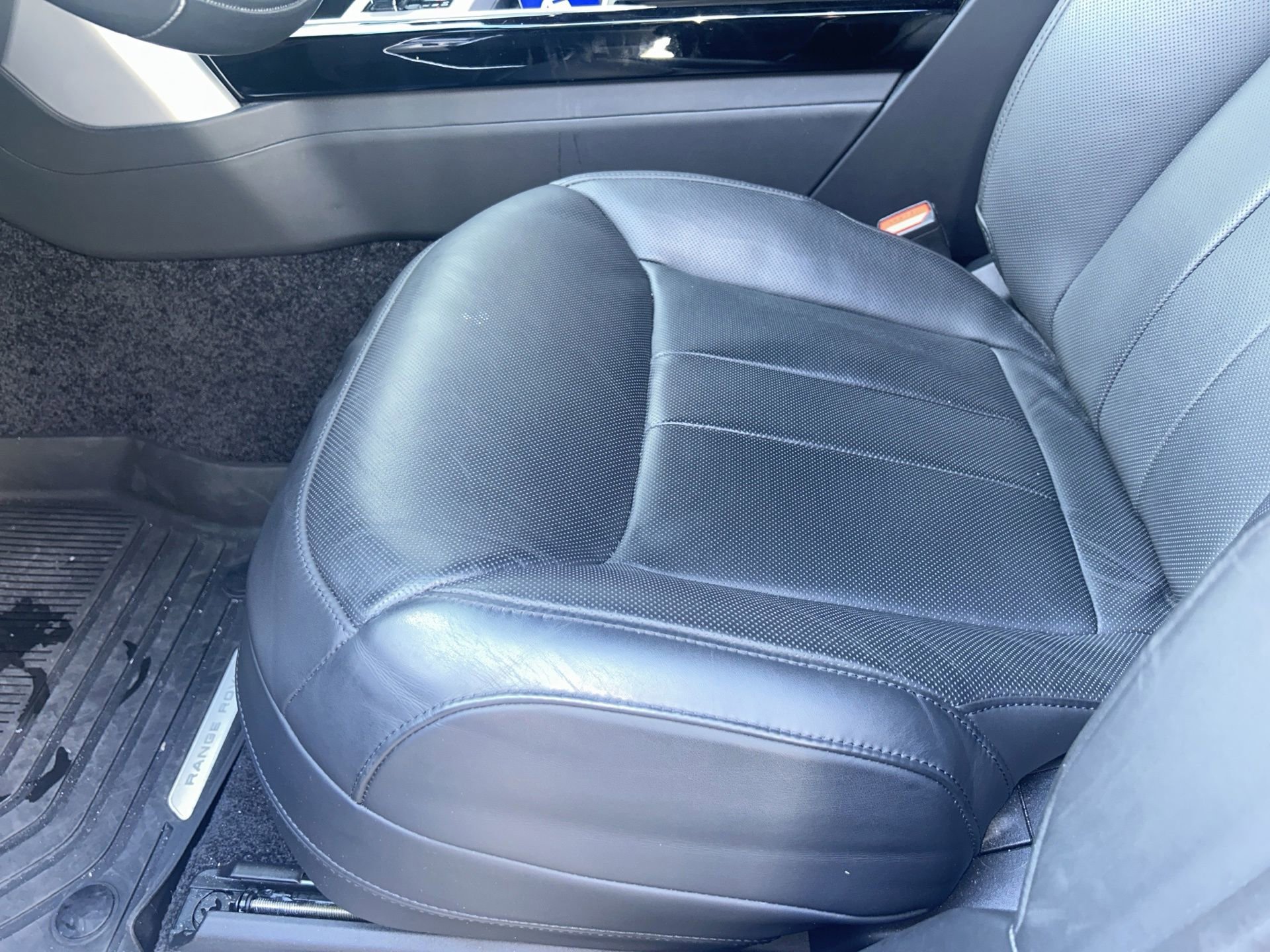 Used 2024 Land Rover Range Rover SE image 3