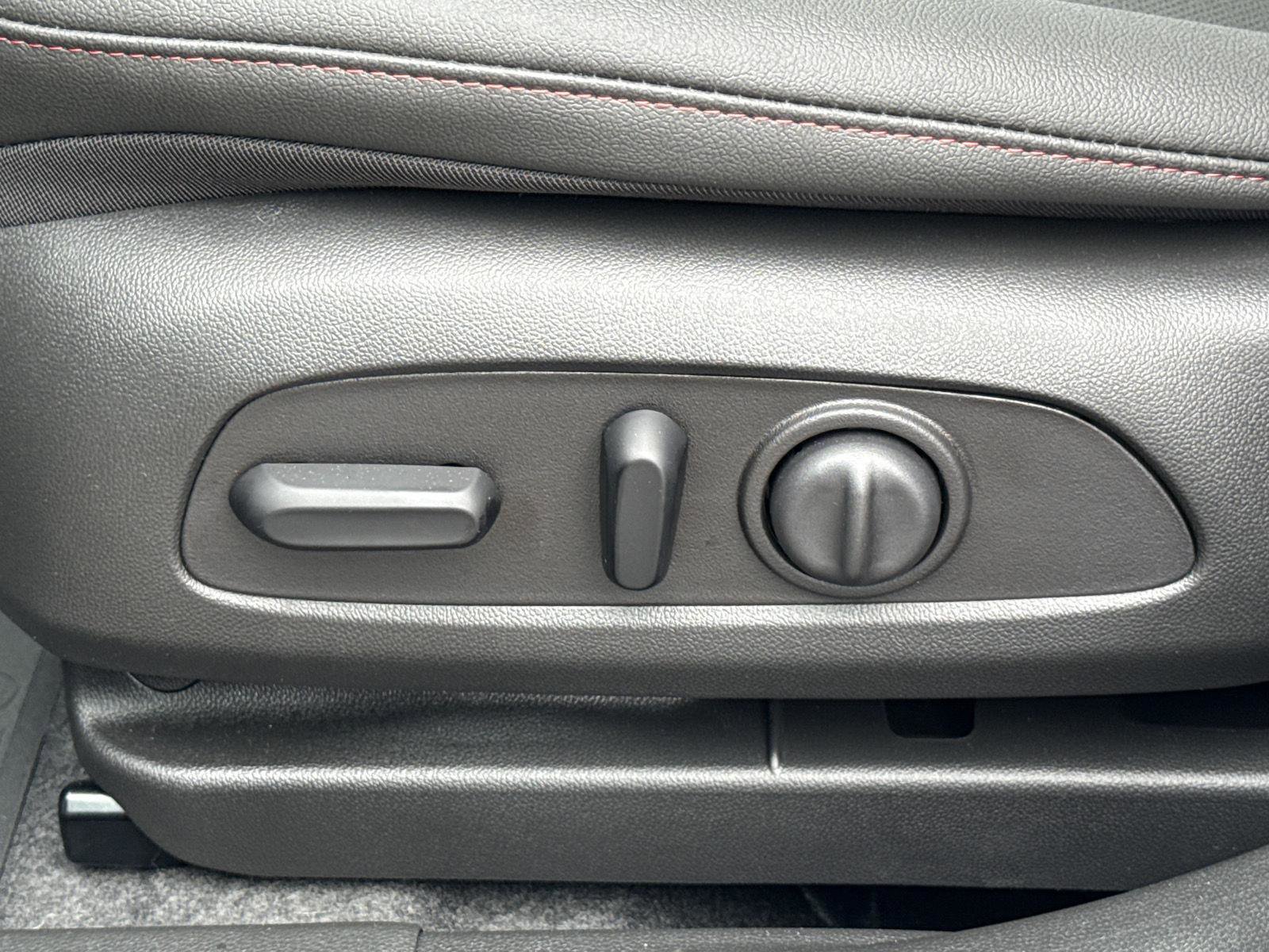 New 2026 Chevrolet Trax RS w/ Sunroof Package image 16