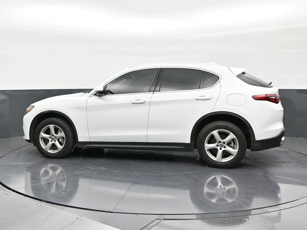 Used 2020 Alfa Romeo Stelvio Base image 2