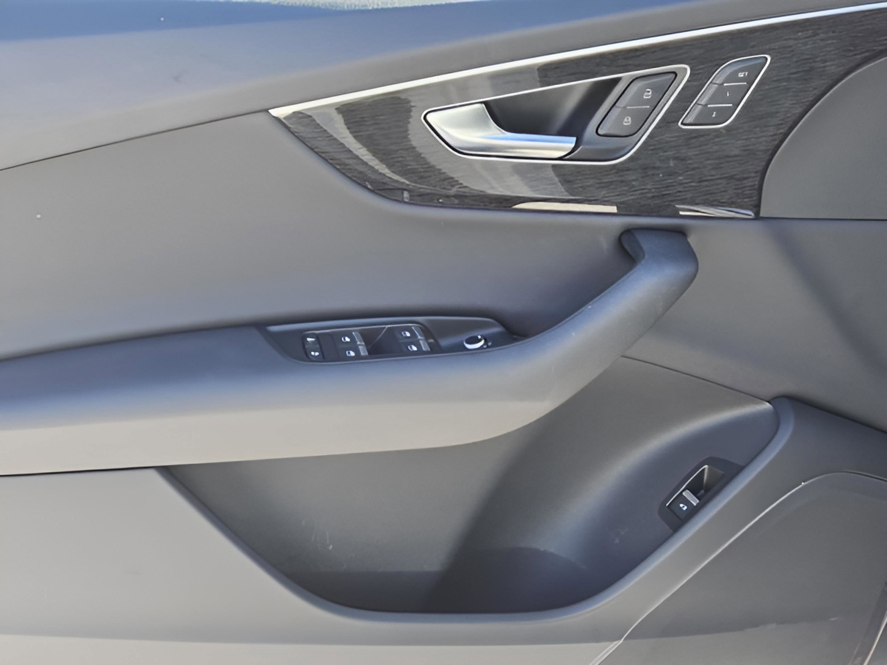 Used 2022 Audi Q7 2.0T Premium w/ Convenience Package image 21