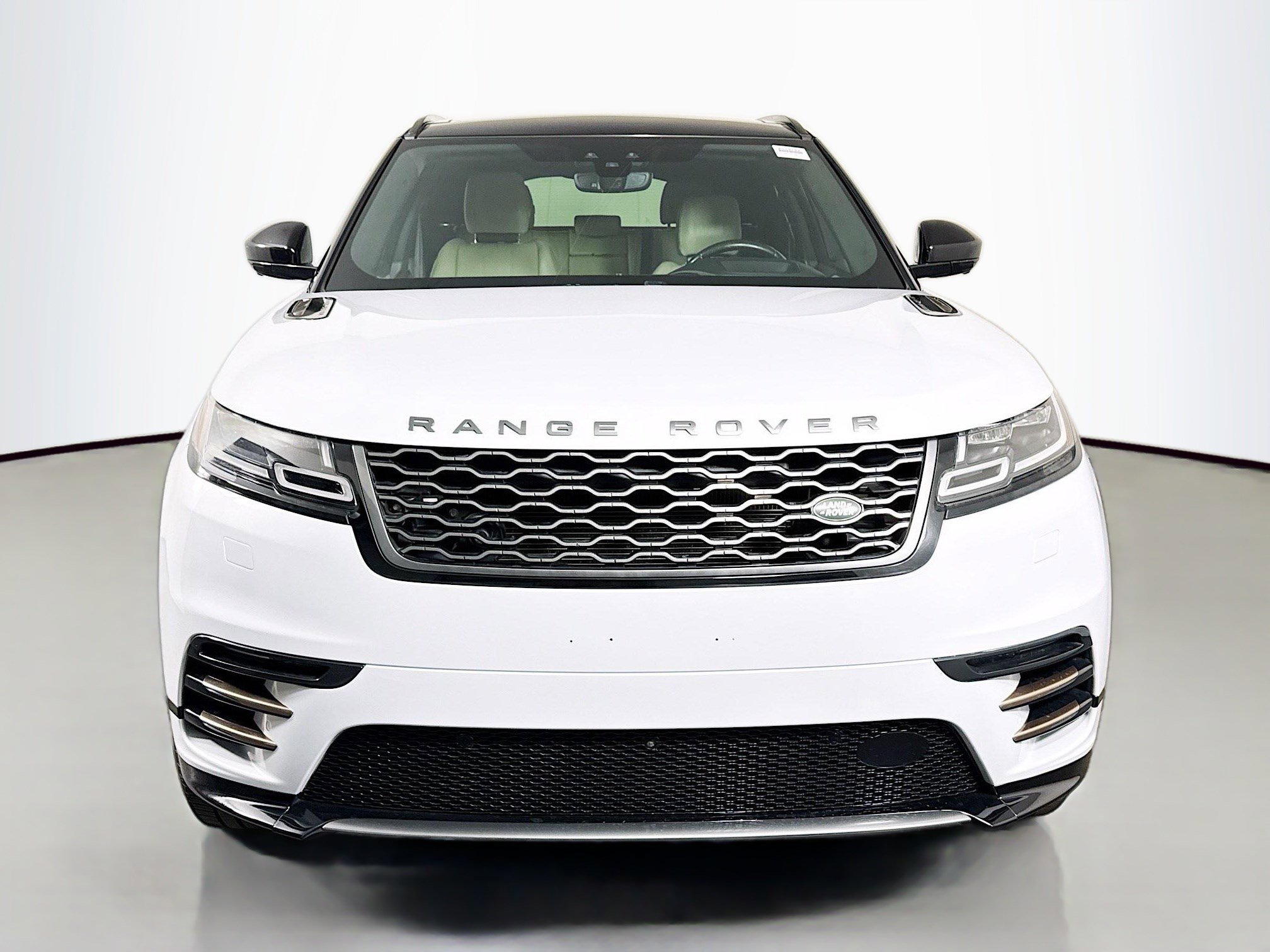 Used 2019 Land Rover Range Rover Velar R-Dynamic SE image 2