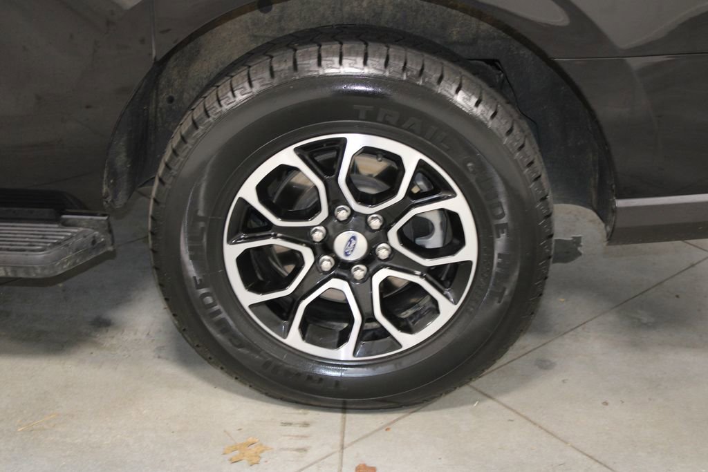 Used 2024 Ford Expedition Max XLT image 18