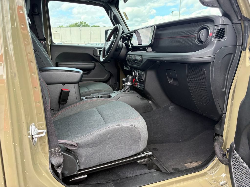 Used 2025 Jeep Wrangler Unlimited Rubicon AWD/4WD image 10