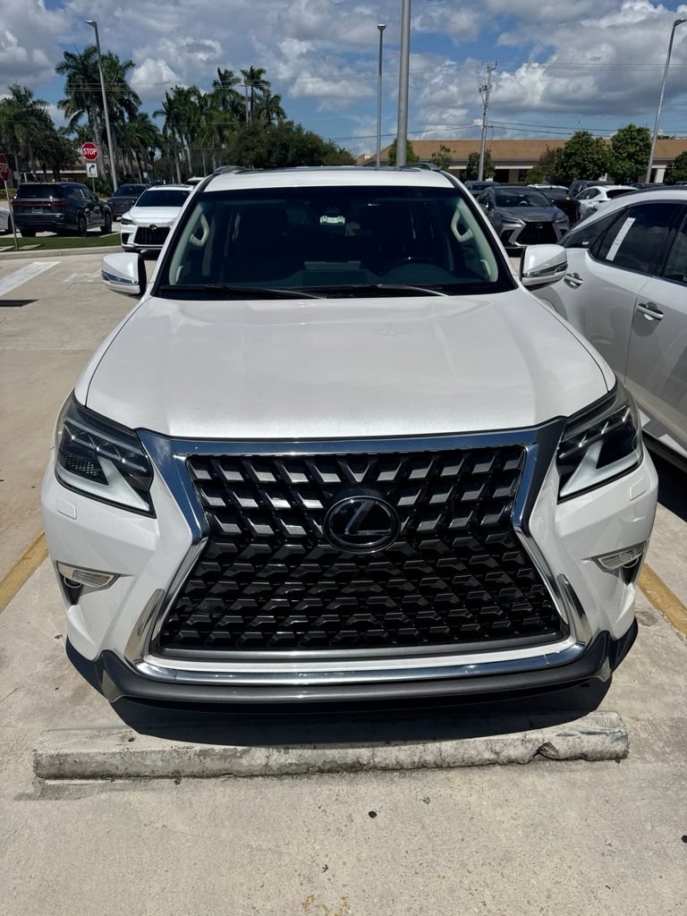 Used 2023 Lexus GX 460 Premium w/ Accessory Package AWD/4WD image 3