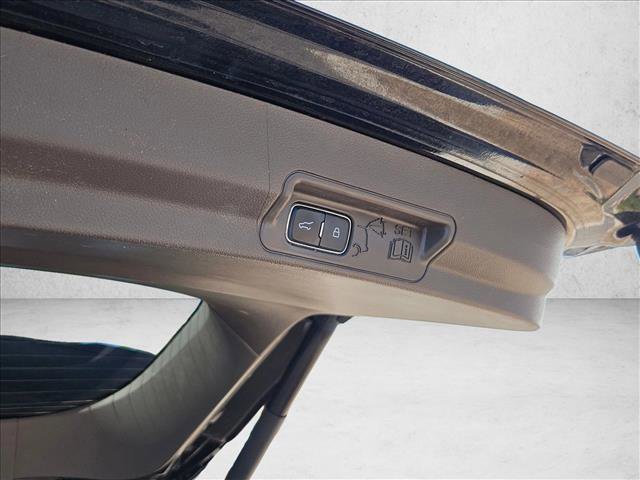 Used 2021 Ford Explorer Platinum w/ Equipment Group 601A AWD/4WD image 7