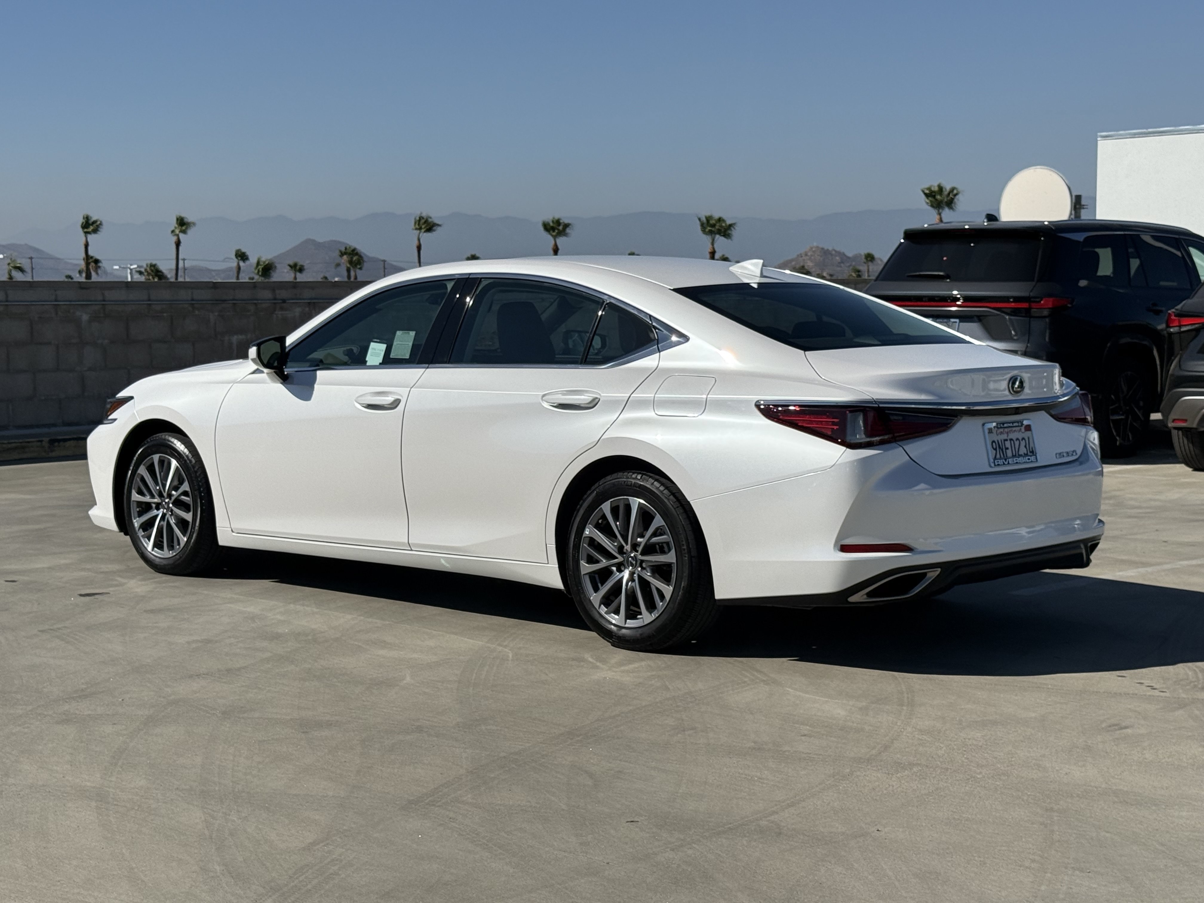 Certified 2024 Lexus ES 350 FWD image 11