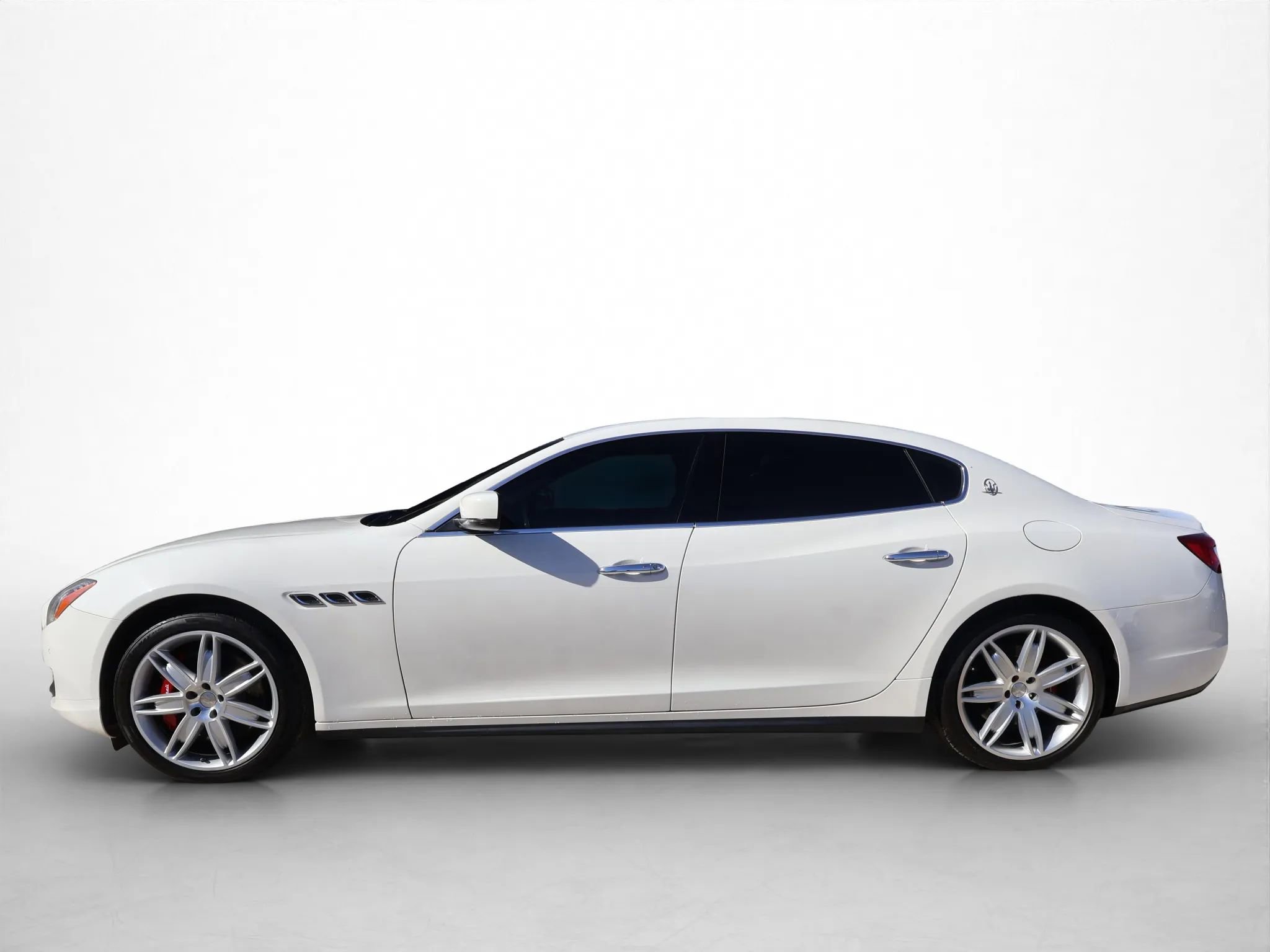 Used 2014 Maserati Quattroporte GTS RWD image 2
