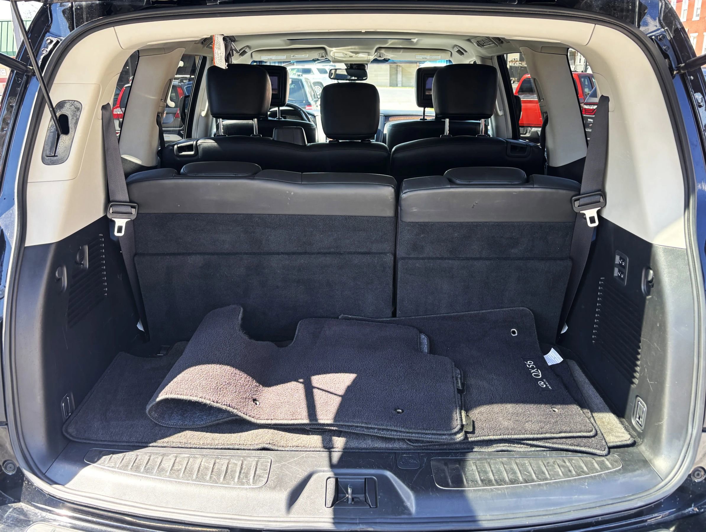 Used 2012 INFINITI QX56 4WD w/ Deluxe Touring Pkg image 36