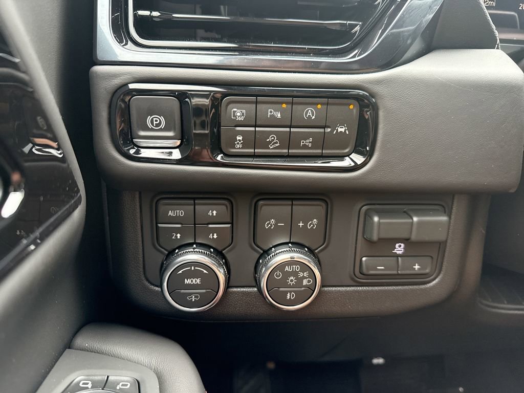 New 2026 GMC Yukon XL AT4 Ultimate AWD/4WD image 18