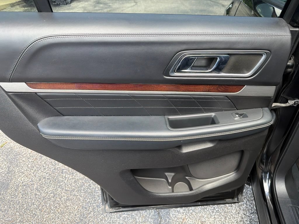 Used 2017 Ford Explorer Platinum AWD/4WD image 13