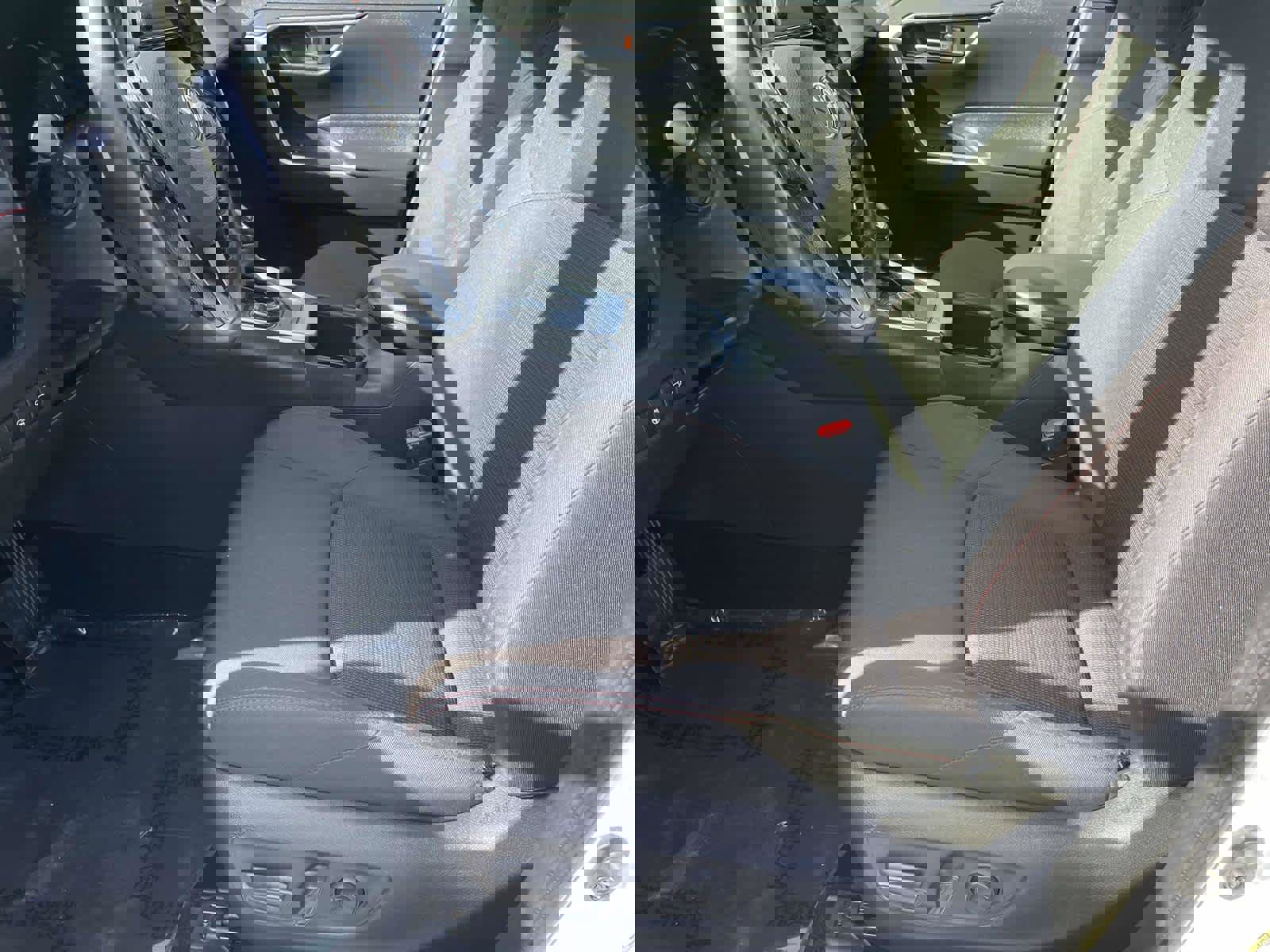 Used 2023 Toyota RAV4 SE image 13