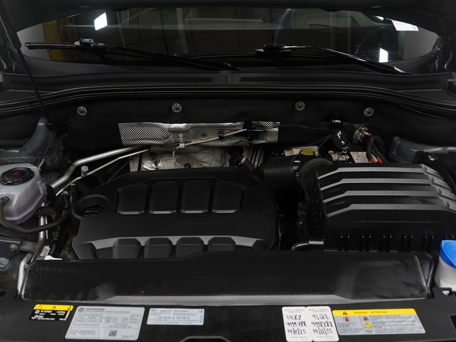 Used 2024 Volkswagen Atlas Cross Sport SEL Premium R-Line image 25