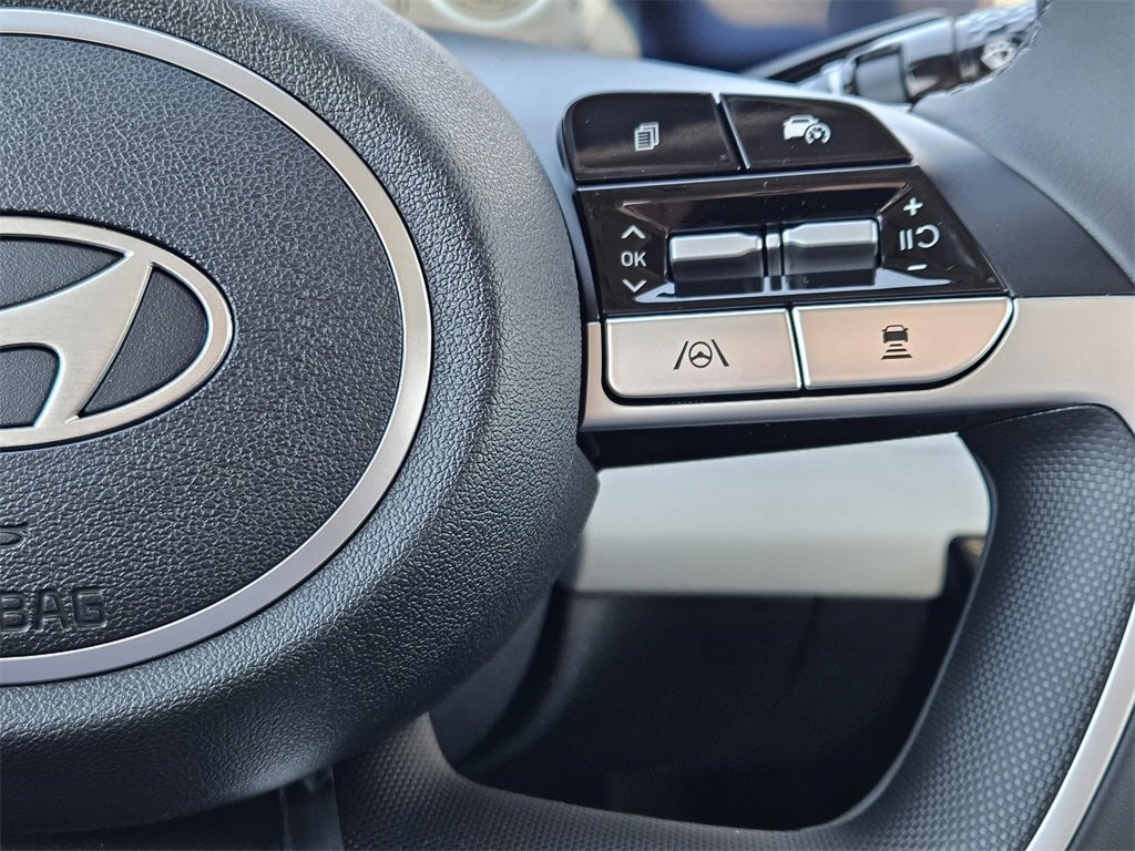 New 2025 Hyundai Elantra Limited image 29