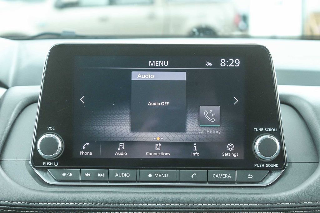 Used 2025 Nissan Rogue SV FWD image 18