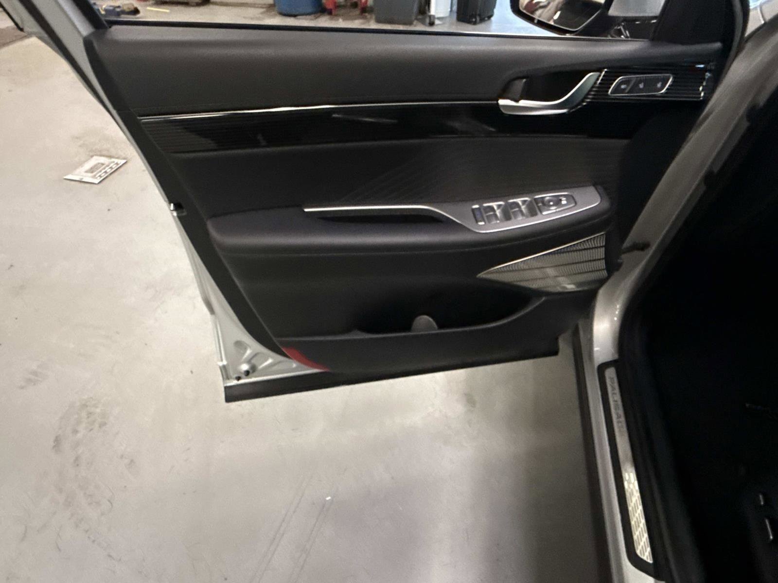 Used 2024 Hyundai Palisade Calligraphy image 18